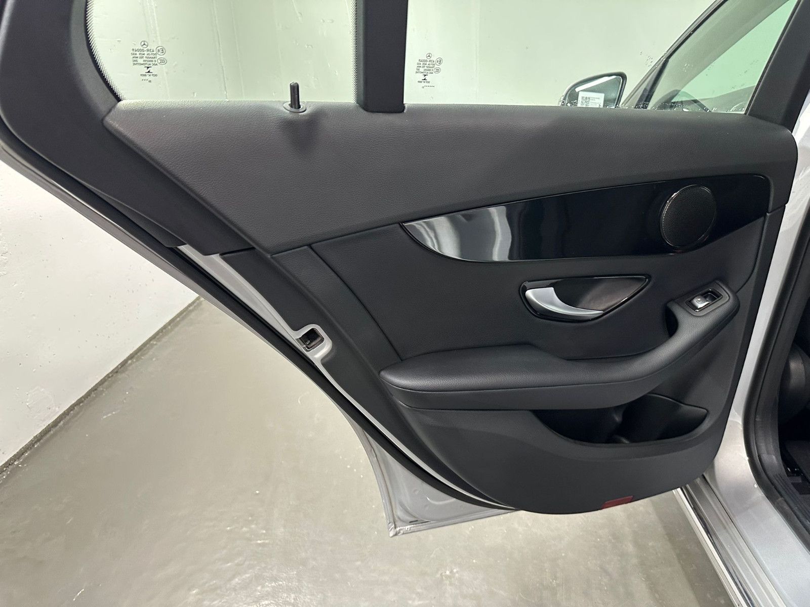 Fahrzeugabbildung Mercedes-Benz C 200 d T*DISTRO*AHK*SPUR*CARPLAY*SH*NAVI*