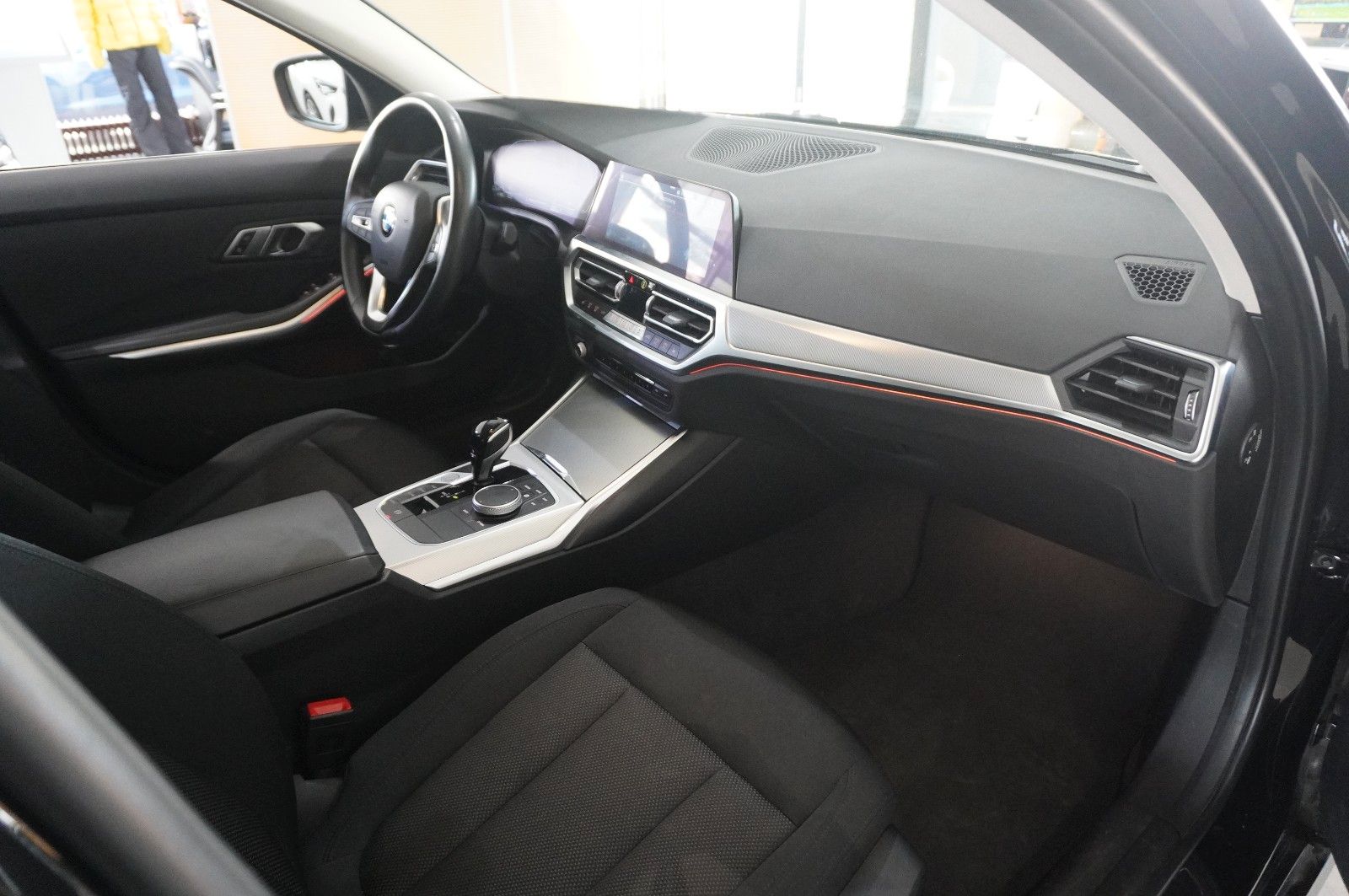 Fahrzeugabbildung BMW 330D TOURING X-DRIVE NAVI/LED/KAMERA/VIRT./SPORT