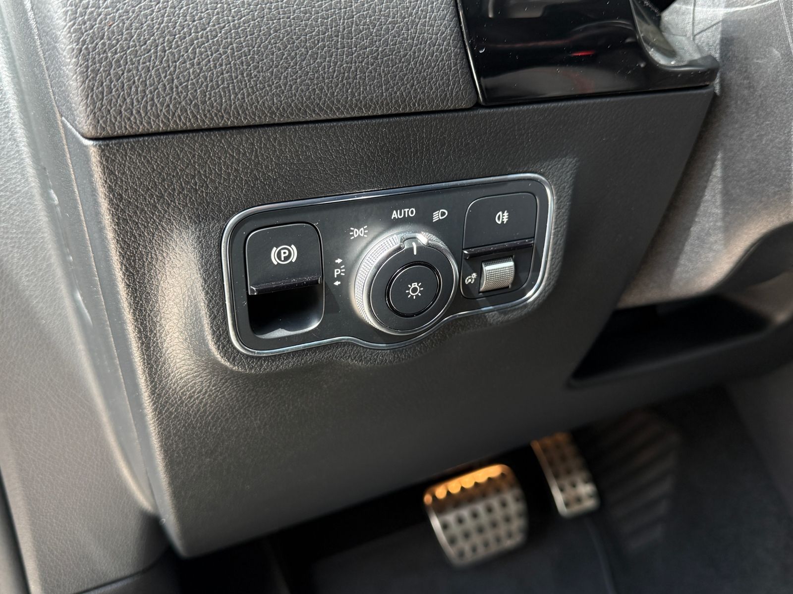 Fahrzeugabbildung Mercedes-Benz GLA 220 d 4Matic AMG Line LED NAV RFK