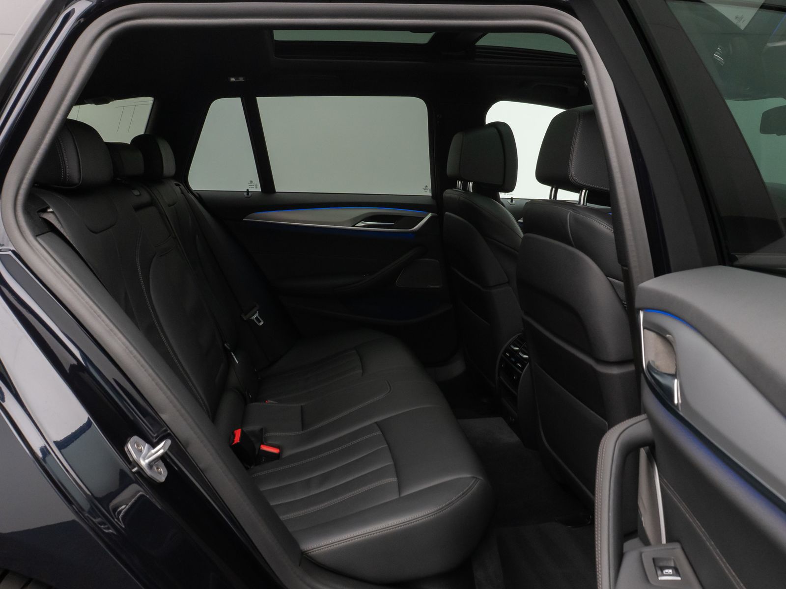 Fahrzeugabbildung BMW 530d xD M Sport Panorama Kamera HUD H/K Komfort