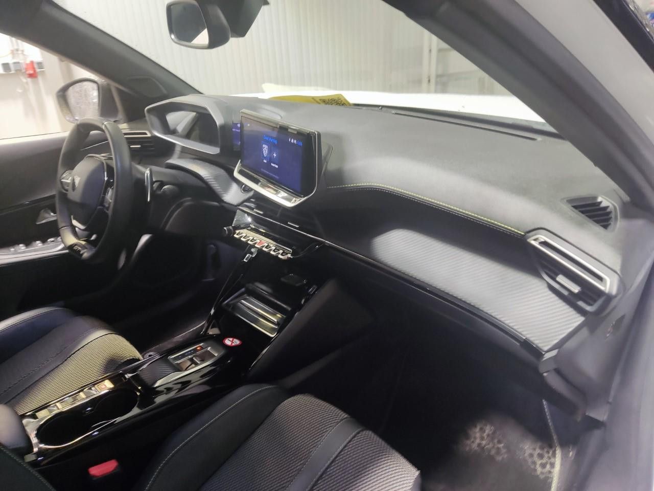 Fahrzeugabbildung Peugeot 2008 GT MildHybrid 145 e-DSC6