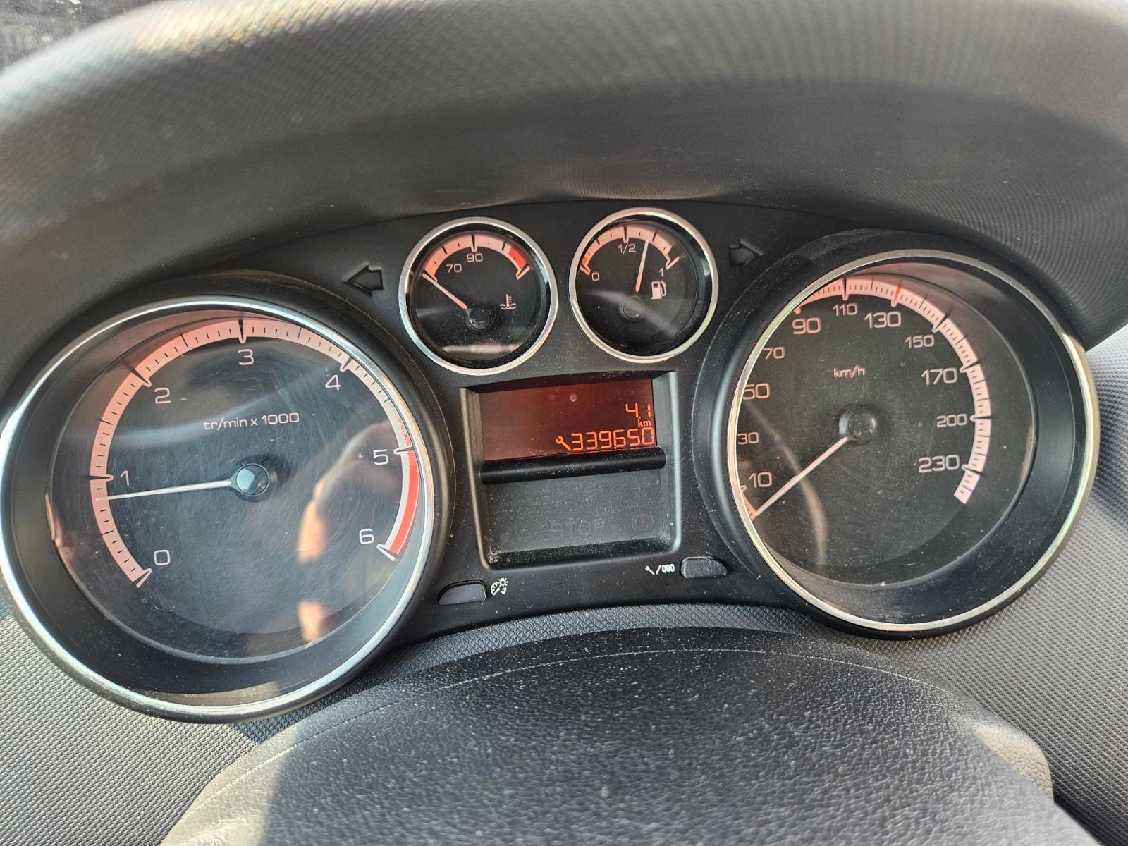 Peugeot 308 2011 — photo 10