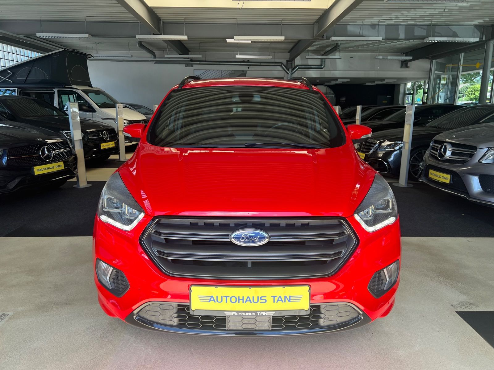 Fahrzeugabbildung Ford Kuga ST-Line * ROT/SCHWARZ *