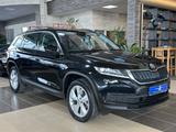 Skoda Kodiaq Clever*4xSHZ*ACC*LED*PDC*R.Cam*Navi*AHK - Skoda Kodiaq mit Benzin-Antrieb: Schwarz, mit Navigationssystem