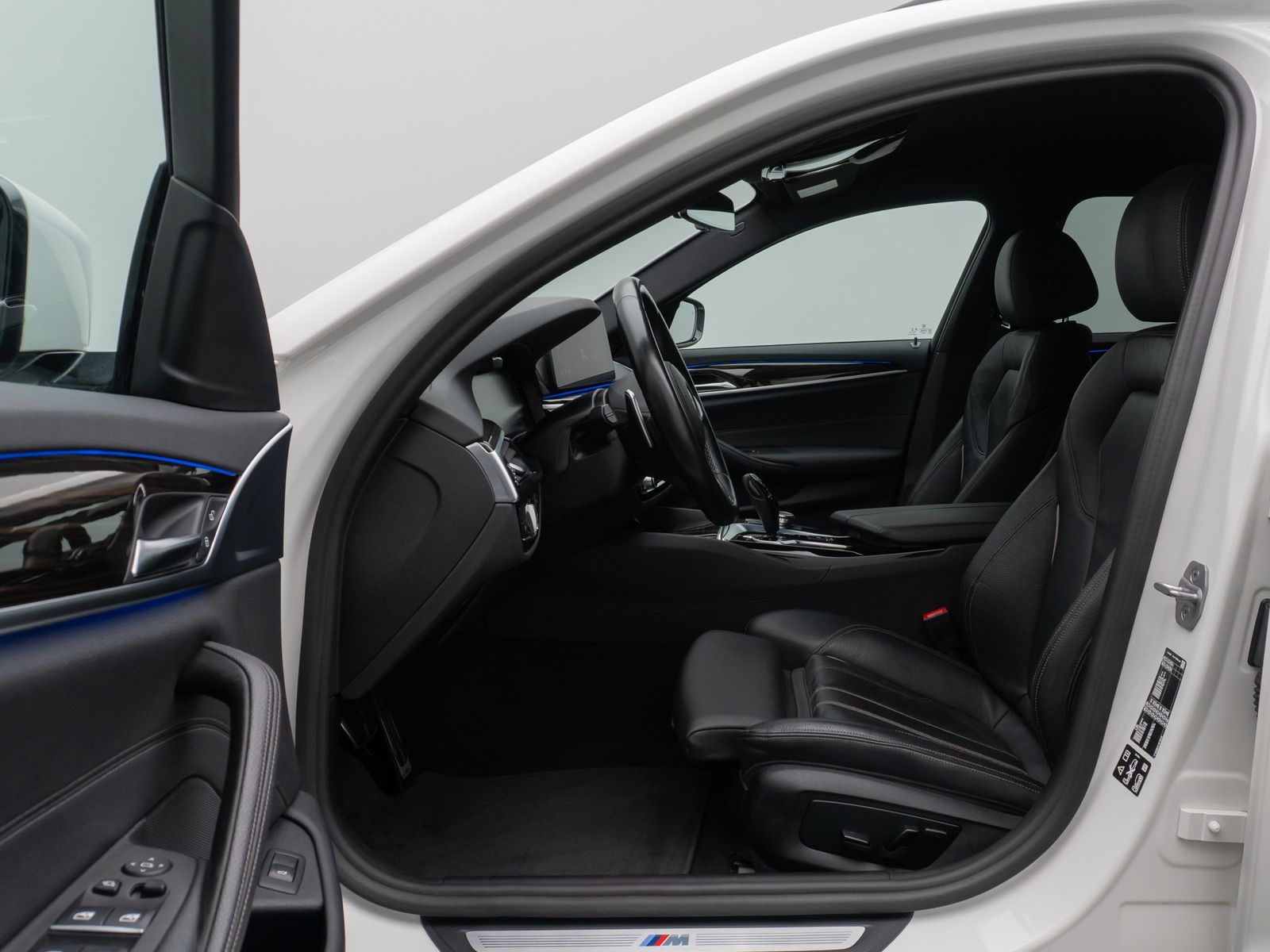 Fahrzeugabbildung BMW 530d xD M Sport DAB Kamera HUD Laser 4*Klima 19"