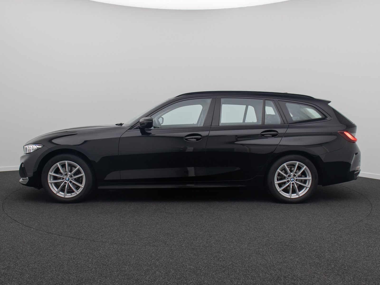 Fahrzeugabbildung BMW 320i GeschwindigReg AHK DAB Sportsitz Teilleder