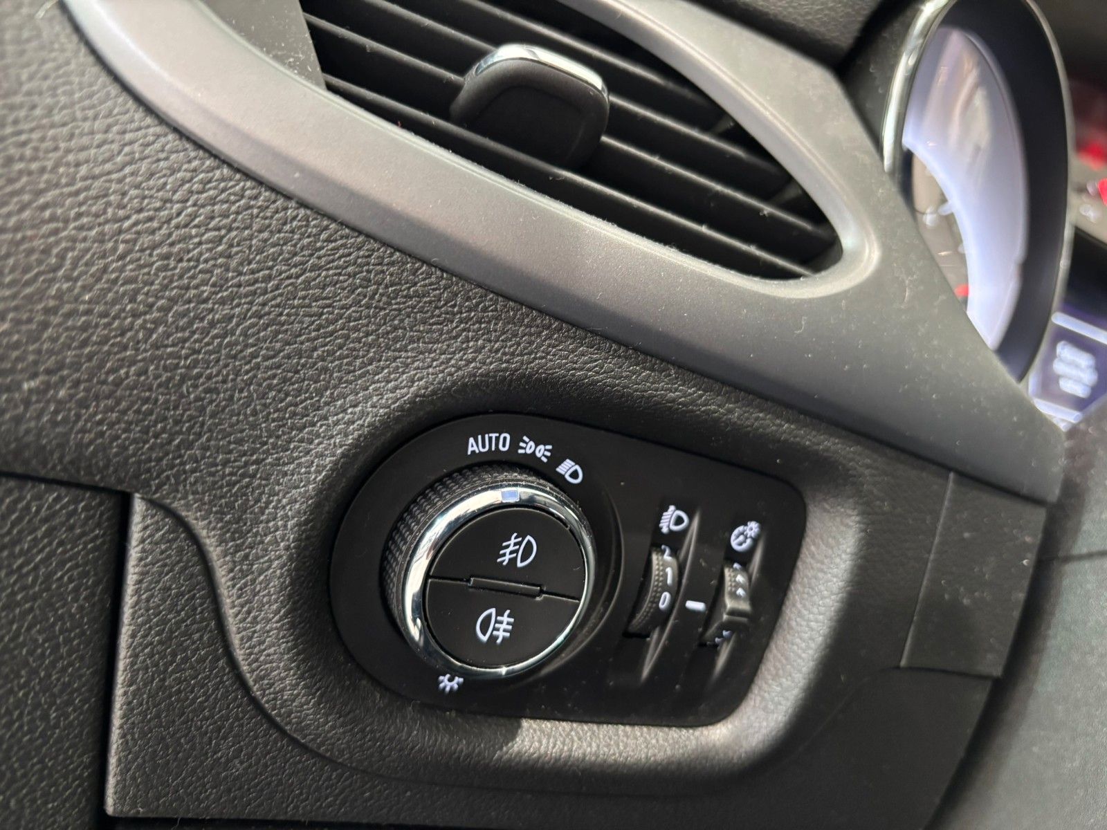 Fahrzeugabbildung Opel Astra K ST 1.6D NAVI/SHZ/LHZ/PDC/ABST.TEMPOMAT