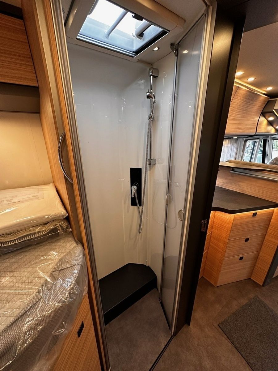 Fahrzeugabbildung Malibu I 450 RB LE comfort Mercedes Markise TV LED