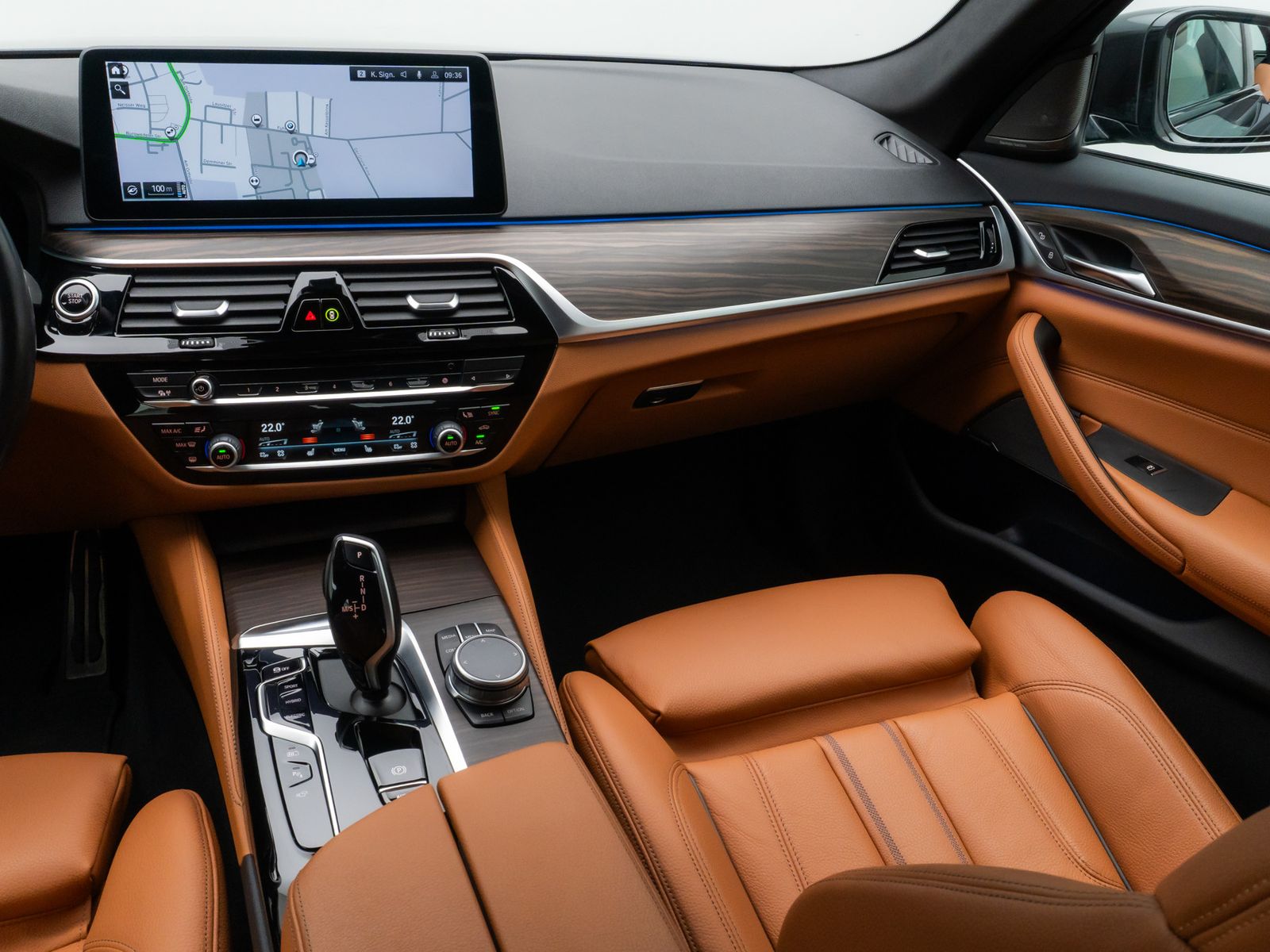 Fahrzeugabbildung BMW 545e xD M Sport 360° HUD H/K DAB AHK Komfort