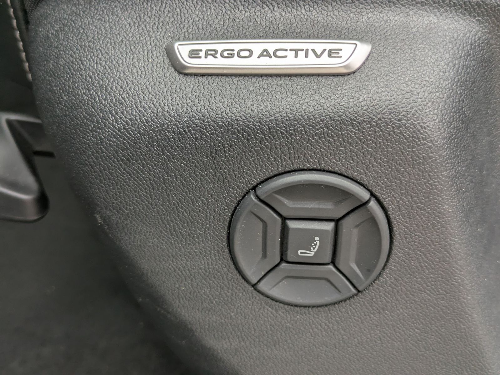 Fahrzeugabbildung Volkswagen Tiguan 2.0 TDI 4M R-Line PANO*H&K*AHK*MATRIX*20"