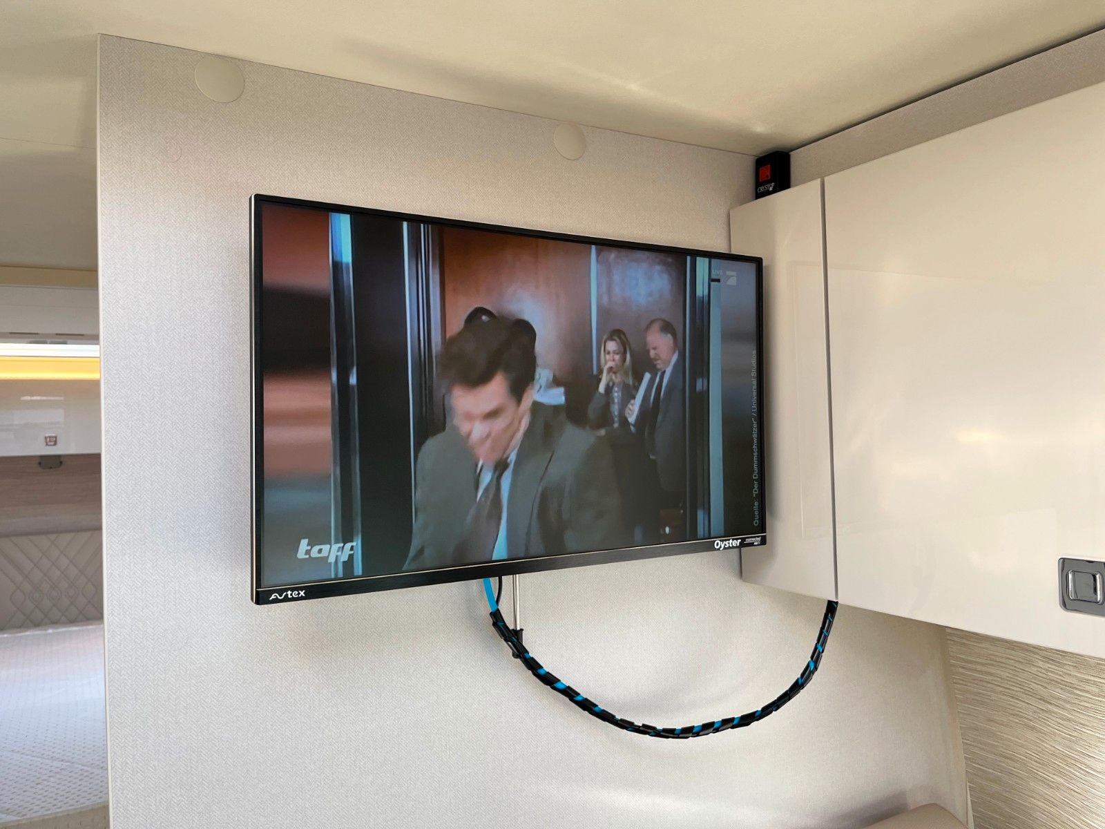 Fahrzeugabbildung Bürstner Lineo T 700 155PS*Autom.*Xenon*Winter*Sat*TV*Nav
