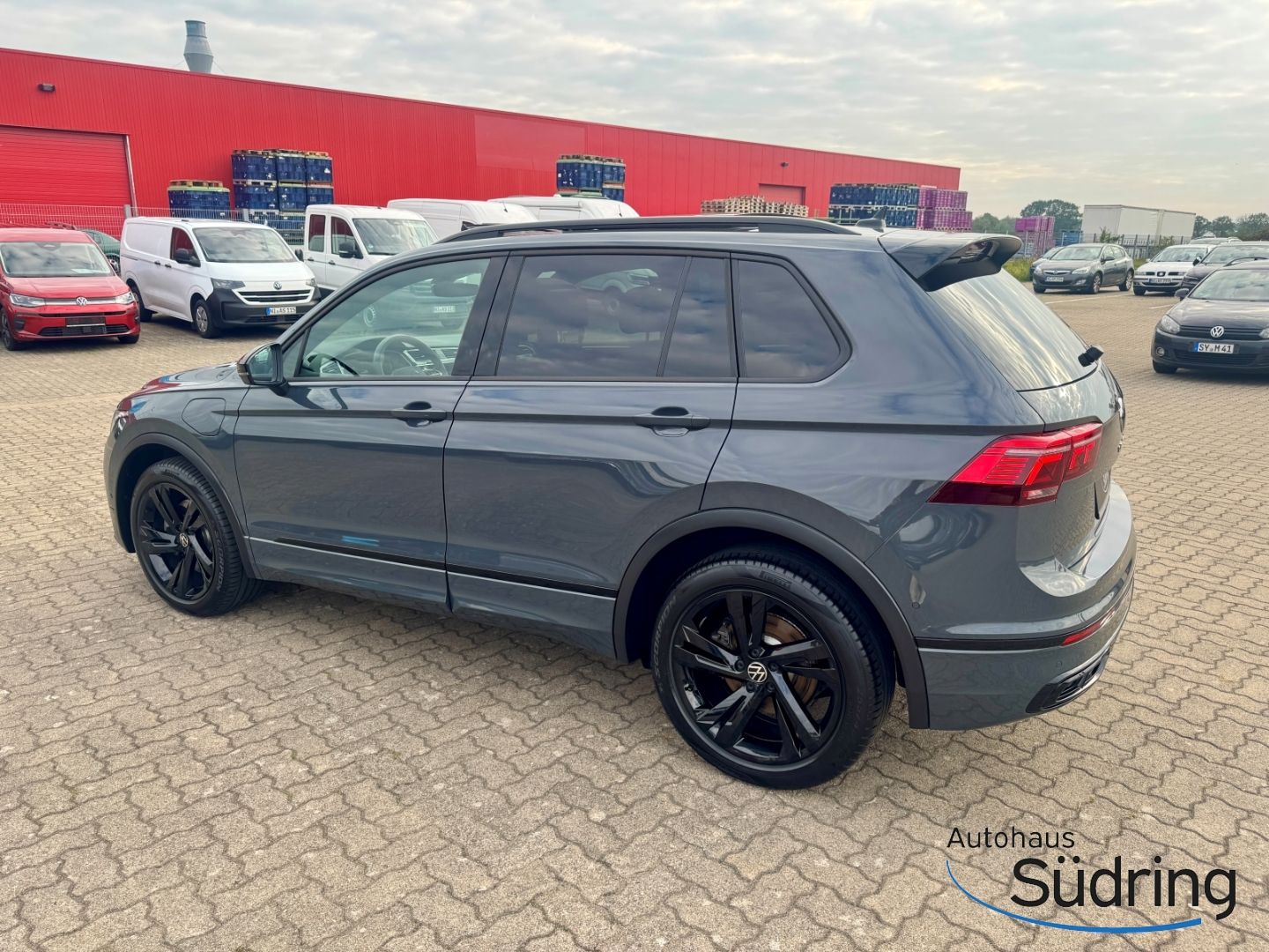Tiguan 1,4TSI R-Line Black Style DSG HUD AHK Pan