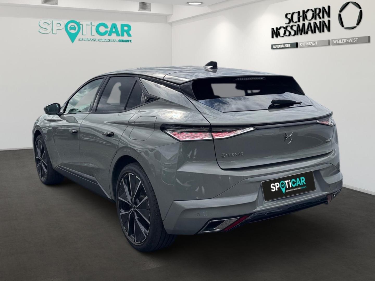 DS Automobiles DS4 E-Tense 225 La Premiere Panodach Digi-Cockpi