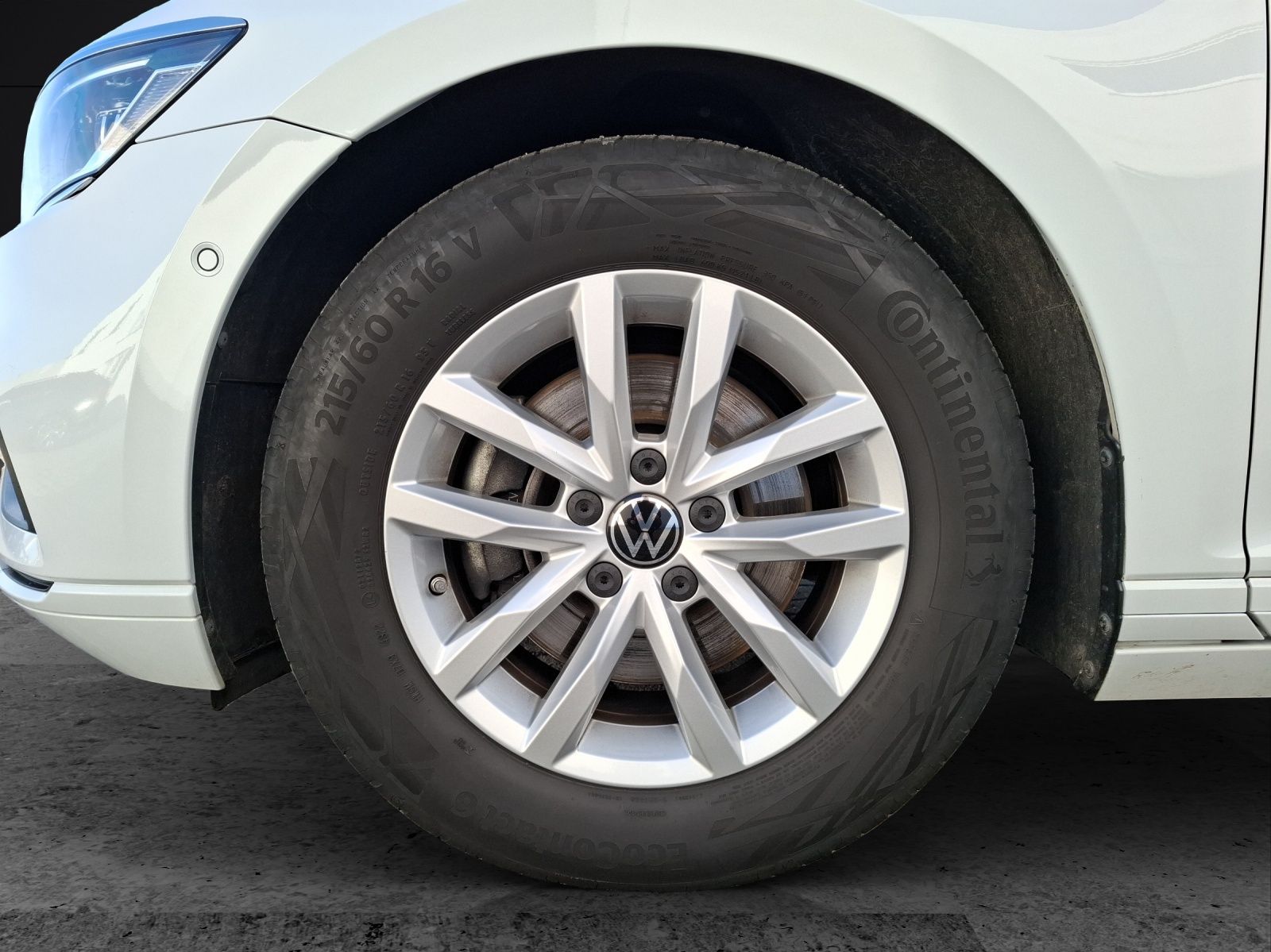 Fahrzeugabbildung Volkswagen Passat Variant TDI Business DSG R-Line Matrix AH