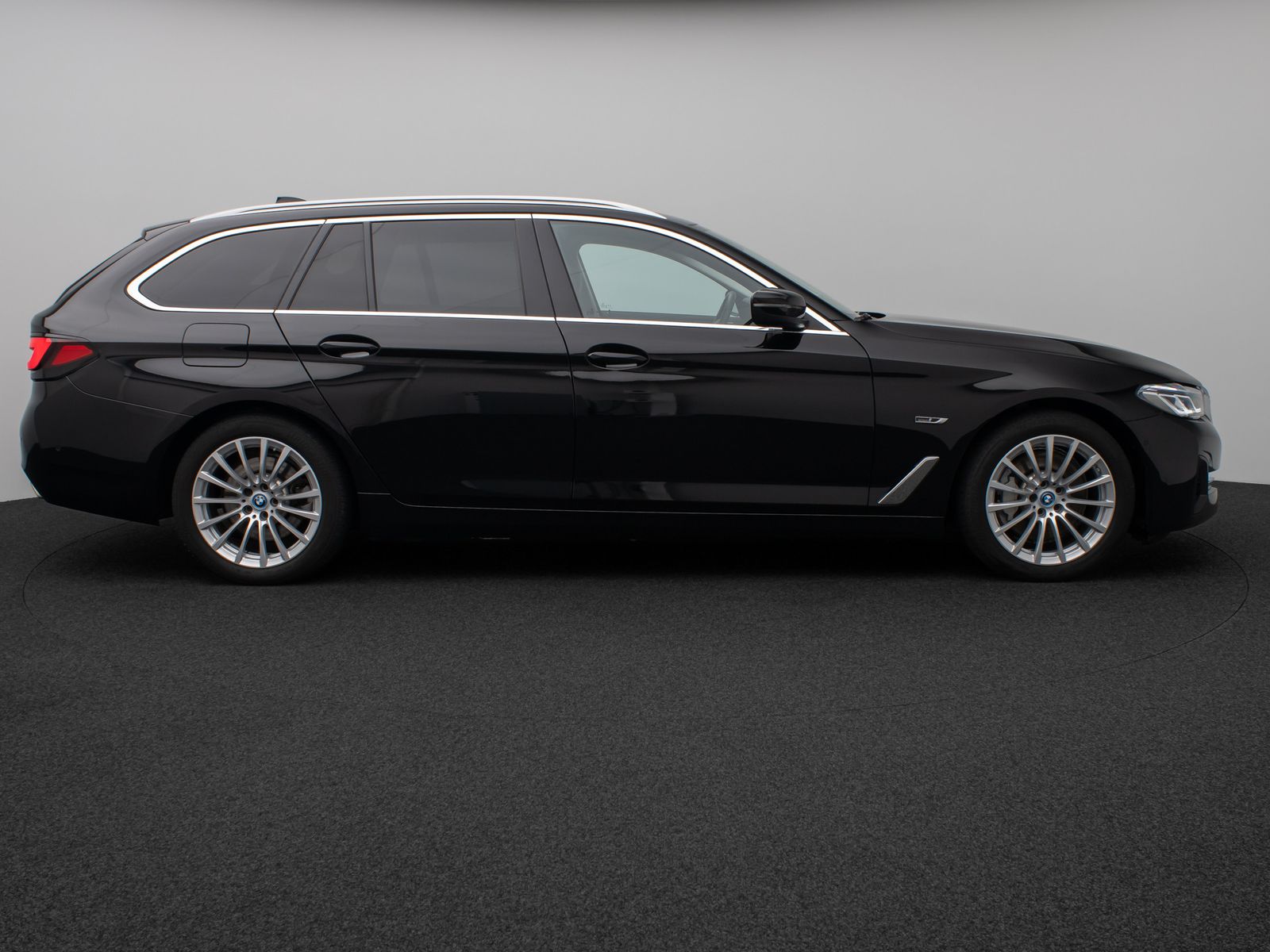 Fahrzeugabbildung BMW 530e xD Laser Kamera HUD DAB HiFi 4xKlima AHK