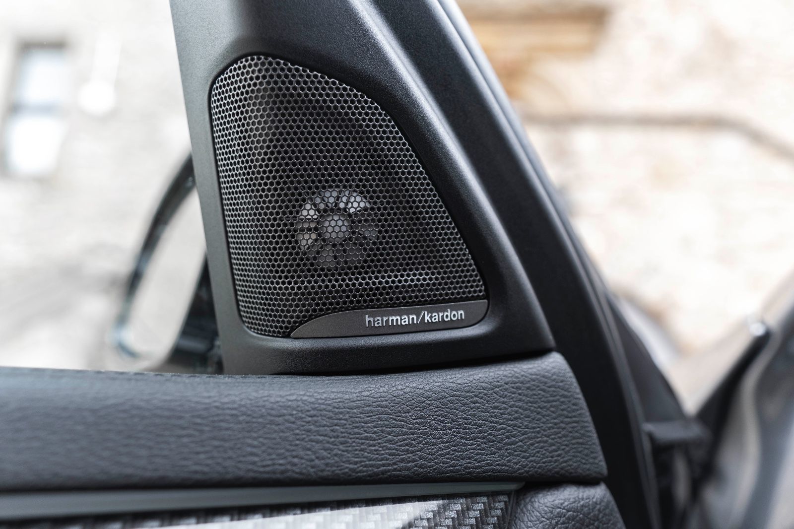 Fahrzeugabbildung BMW X6 xDrive50i M-SPORTPAKET ACC HUD LED 360° H&K