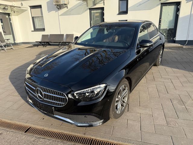 MERCEDES-BENZ E 200 E Limousine  EX Mietfahrzeug Digital Tacho