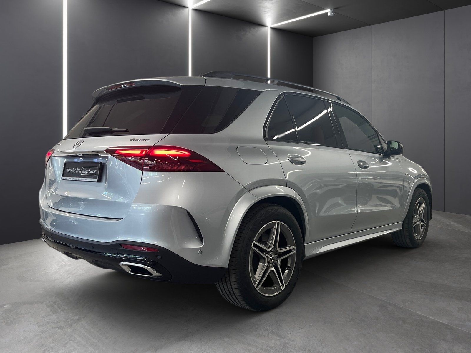Fahrzeugabbildung Mercedes-Benz GLE 350 de 4M AMG*Distroni*360*Airmatic*AHK*Pano