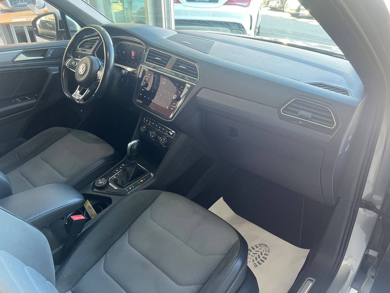 Fahrzeugabbildung Volkswagen Tiguan Highline 2.0TDI DSG 4Motion R-Line