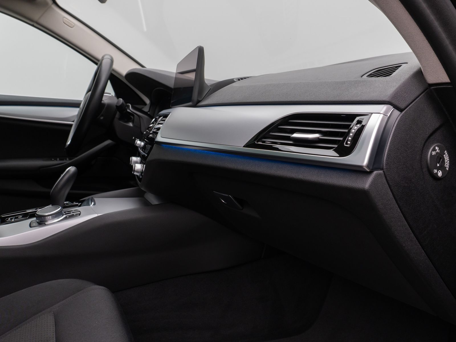 Fahrzeugabbildung BMW 530e xD Panorama Kamera CockPiPro DAB Alarm LED