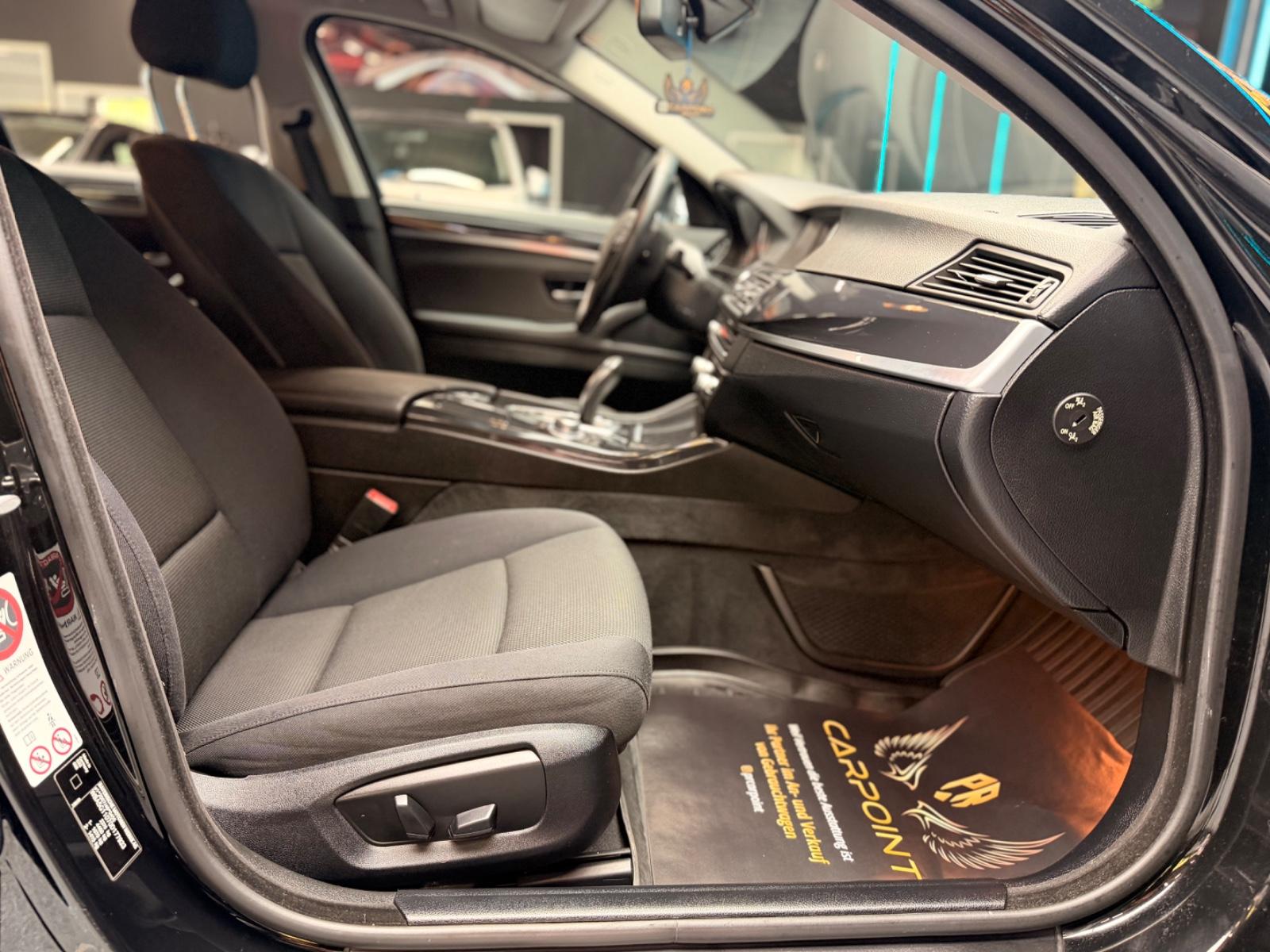 BMW 520i  Touring Bi-Xenon/AHK/Navi/BT/SHZ/PDC