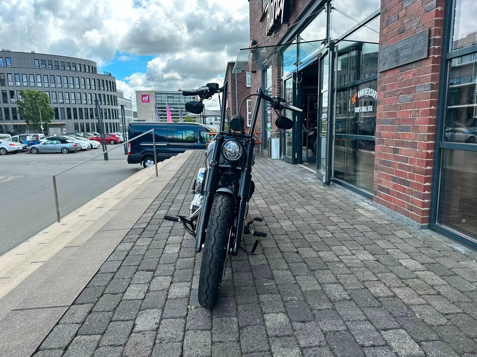 Harley-Davidson Softail FXBB Street Bob + Jekyll & Hyde und mehr