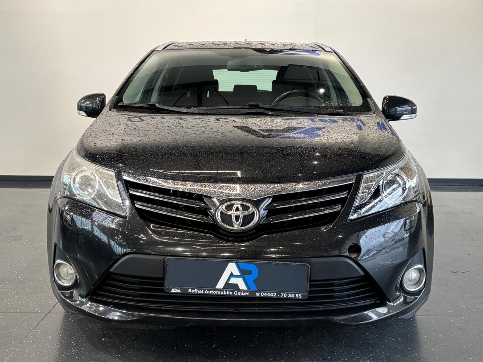 Toyota Avensis 2012 — photo 10