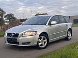 Volvo V50 Kombi 2.0 Momentum-Eur5-PDC-Klimaaut. - gebrauchte Volvo V50 aus dem Jahr 2010