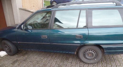 Opel Astra F 1,6 Liter grün metalic AHK Sc...