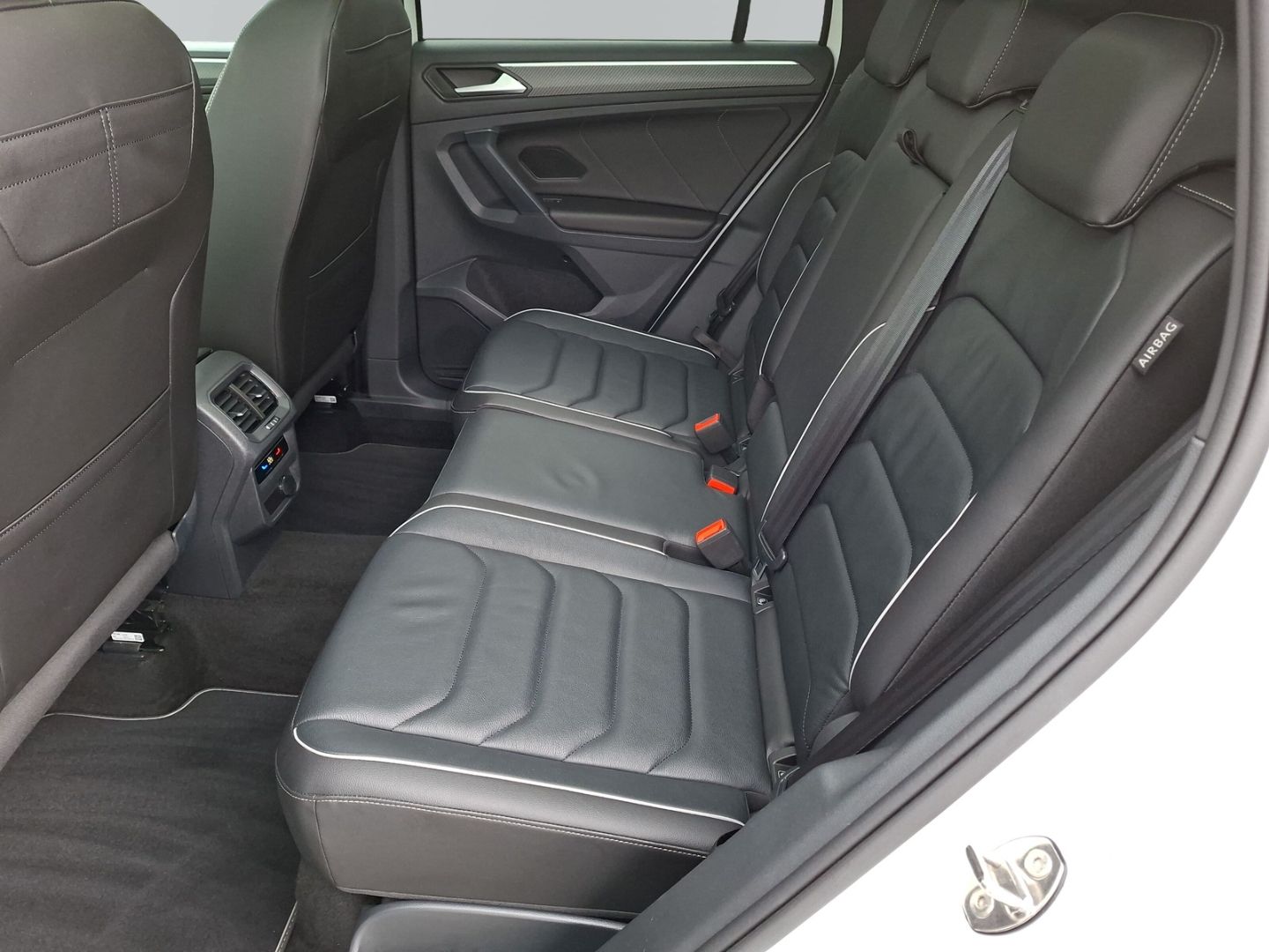 Tiguan 2.0 TSI DSG R-Line 4Motion *AHK*PANO*LEDE