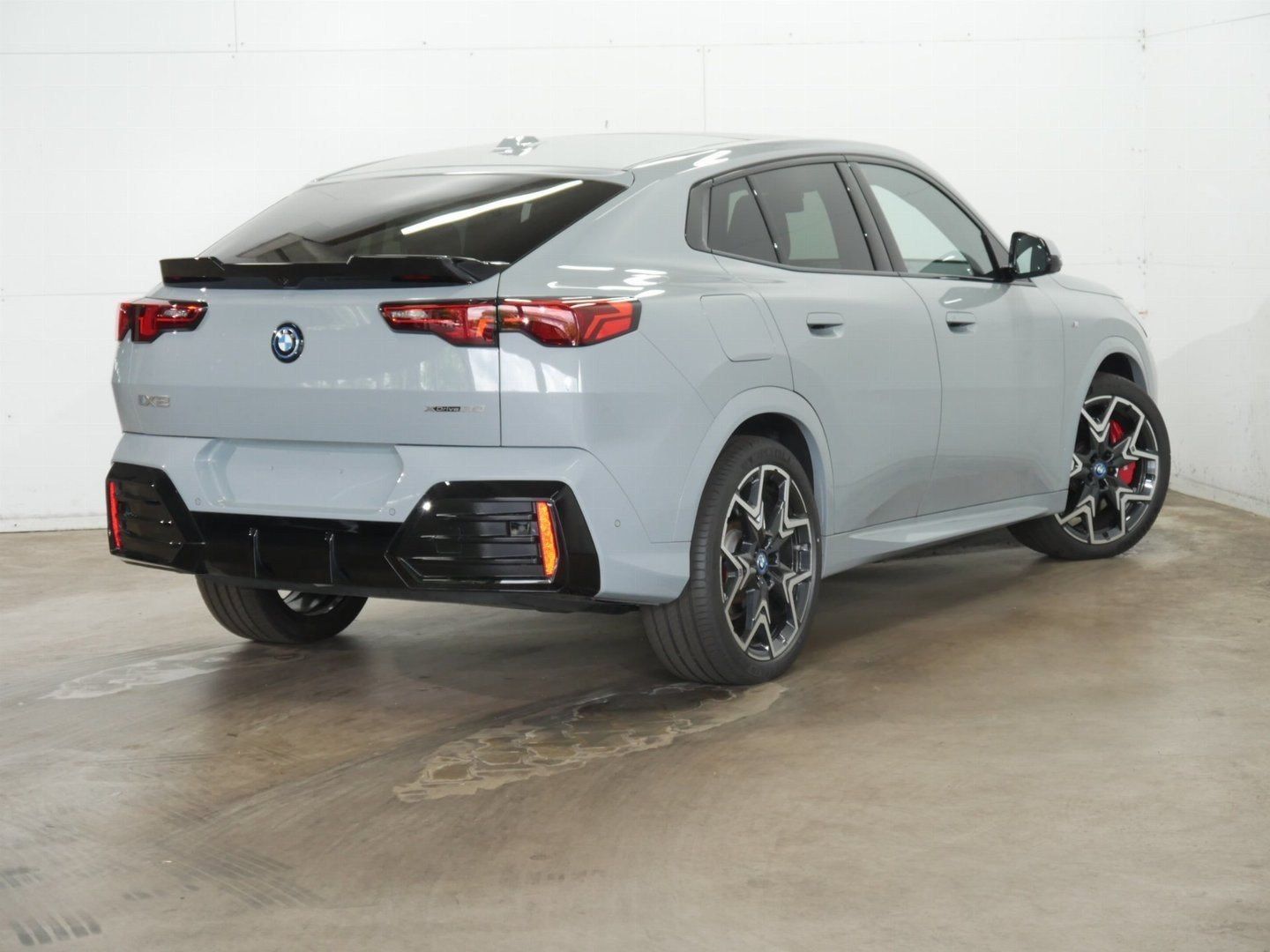Fahrzeugabbildung BMW iX2 20" M LMR | M Sportpaket pro | Aktivsitz für