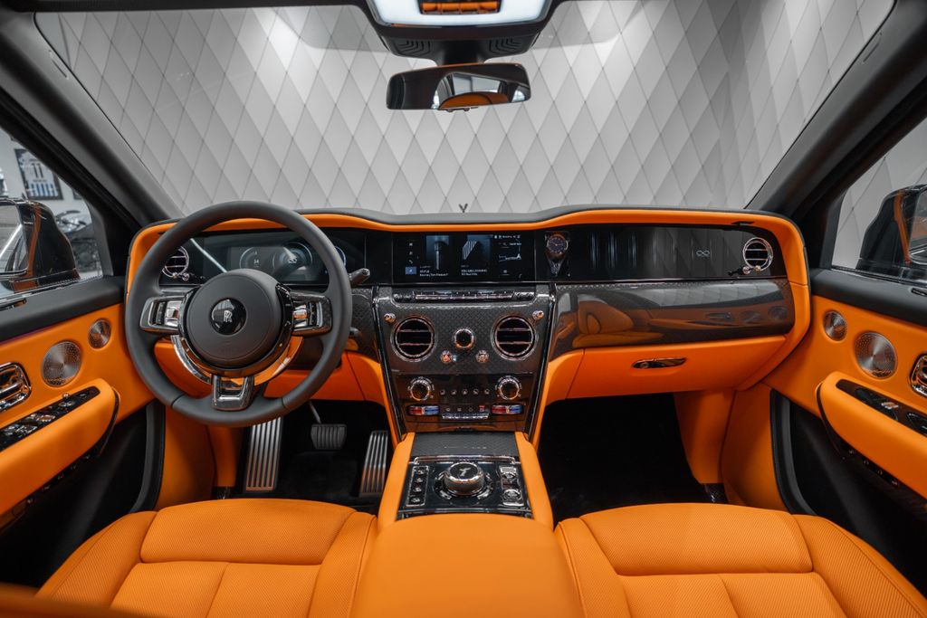 Cullinan BLACK BADGE 2026 BLACK/ORANGE 4 SEATS - Bild 17
