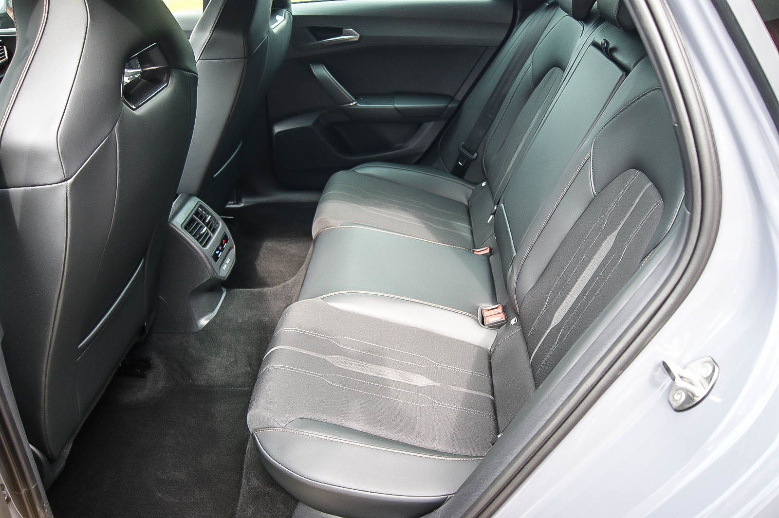 Fahrzeugabbildung CUPRA Leon Sportstourer e-HYBRID VIRTUAL ACC XL 1HAND