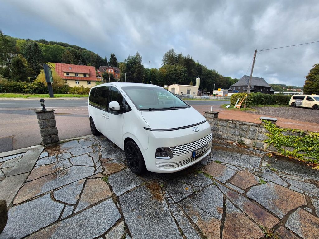 Image of Hyundai STARIA