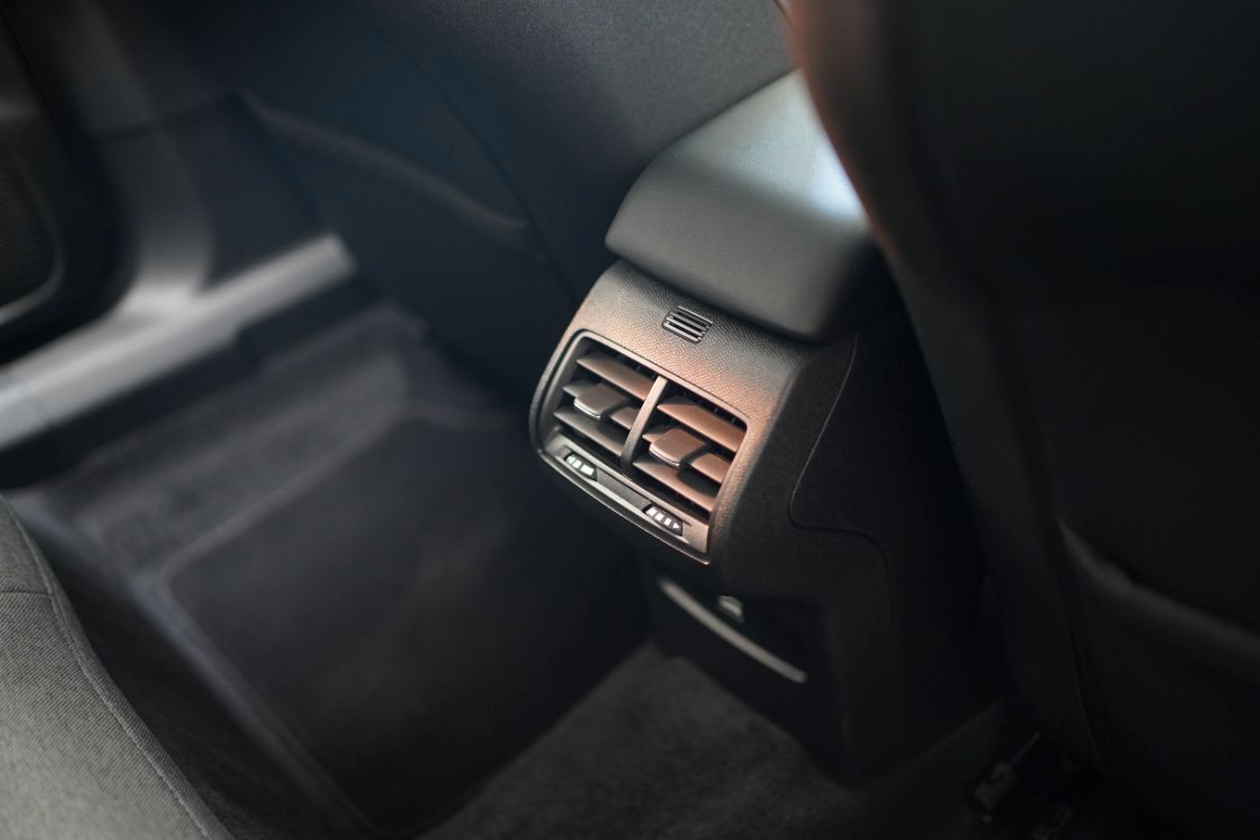 Fahrzeugabbildung Citroën C4 PureTech 130 Max Sitzheizung Navi DAB Klima