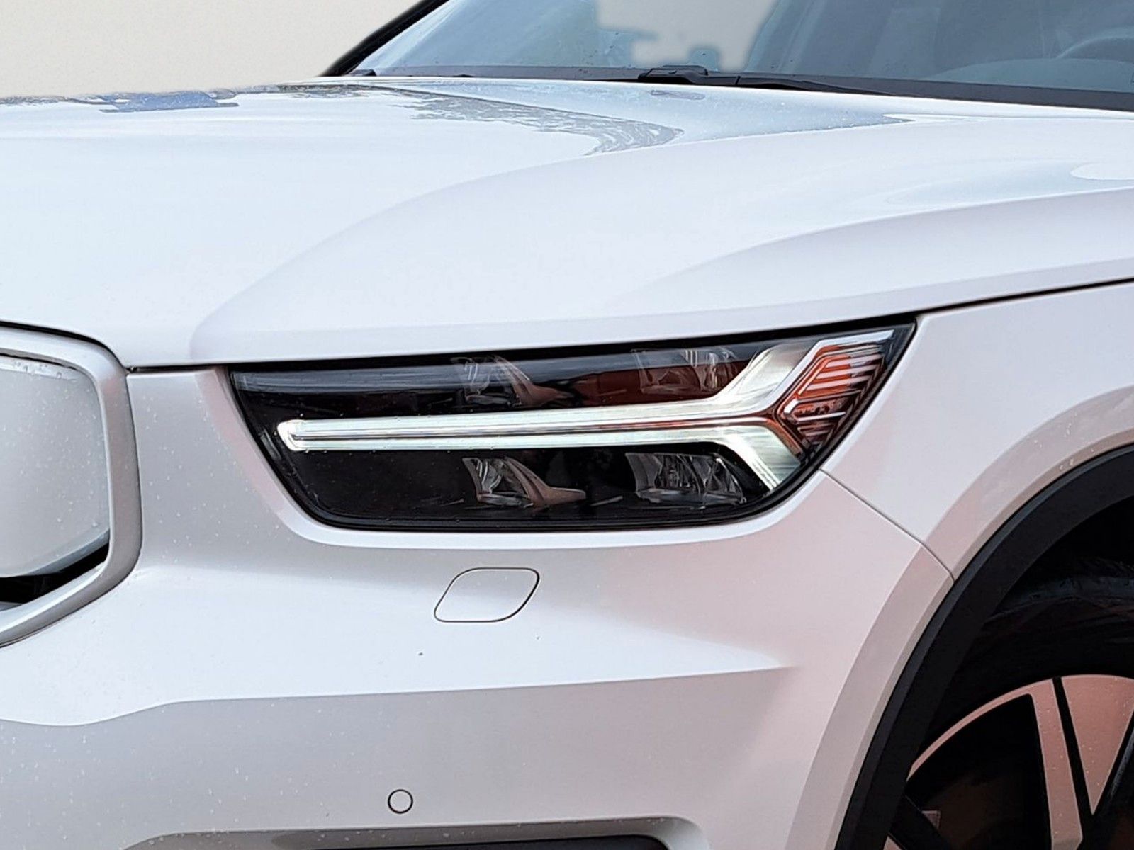 Fahrzeugabbildung Volvo XC40 R  Electric Allrad