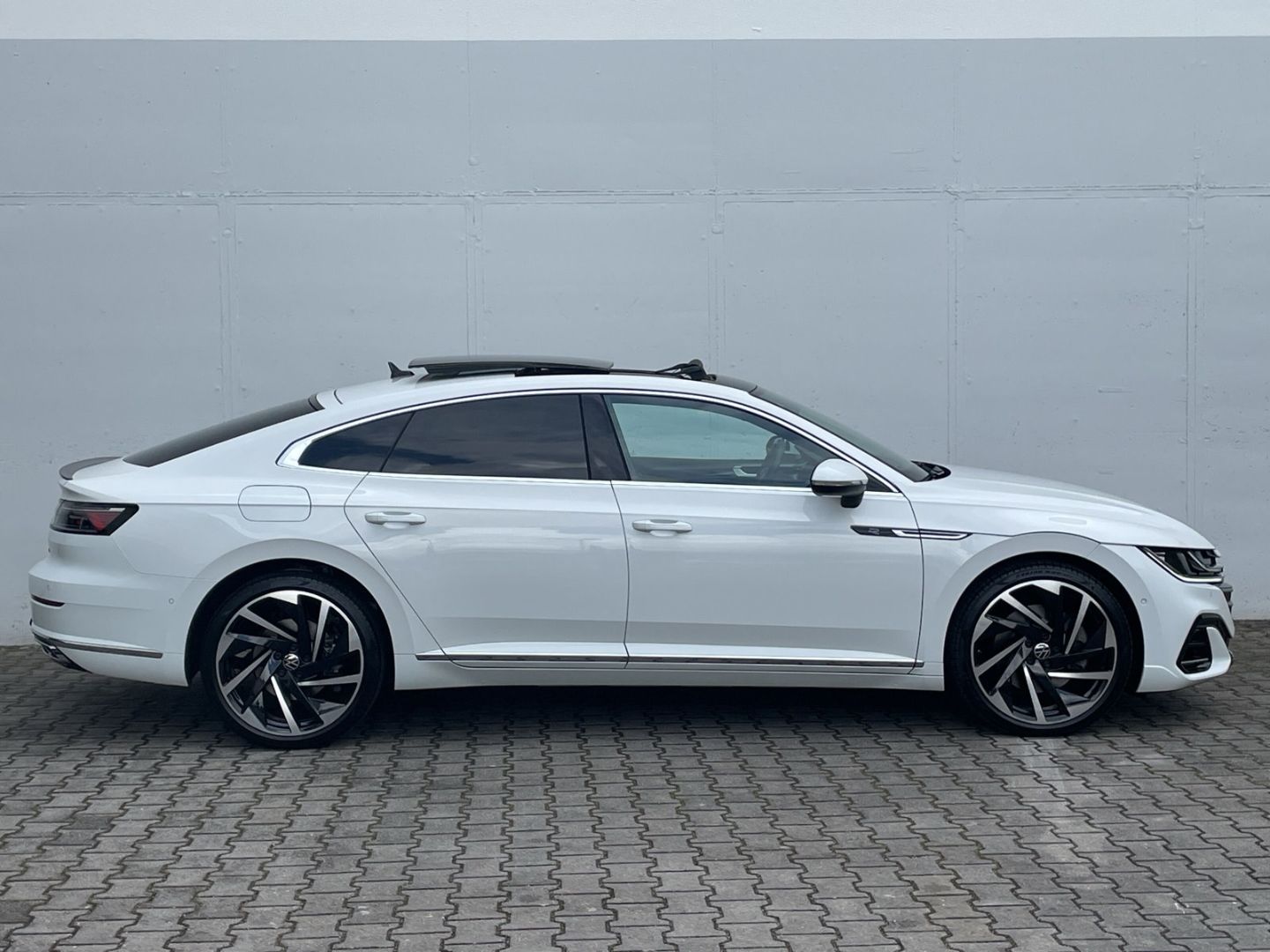Arteon 2.0TSI DSG 4Motion R-Line Pano/AHK/Kamera