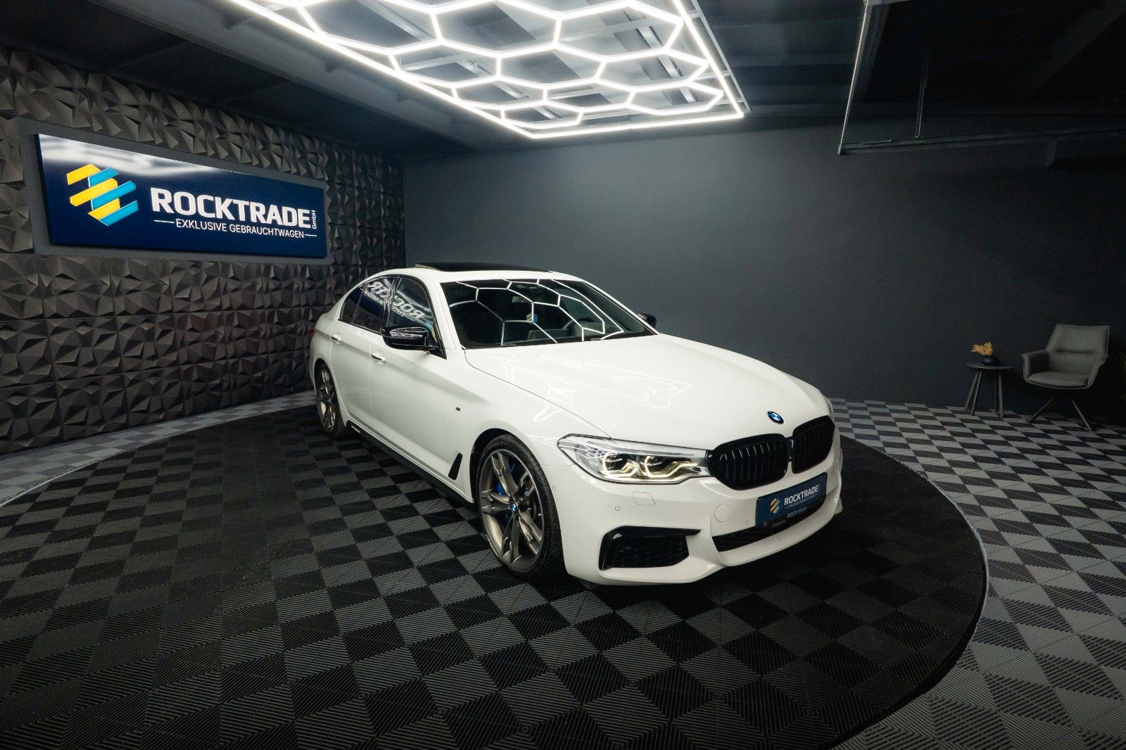 Fahrzeugabbildung BMW M550 i xDrive M-Performance Shadow *ACC*LED*360*