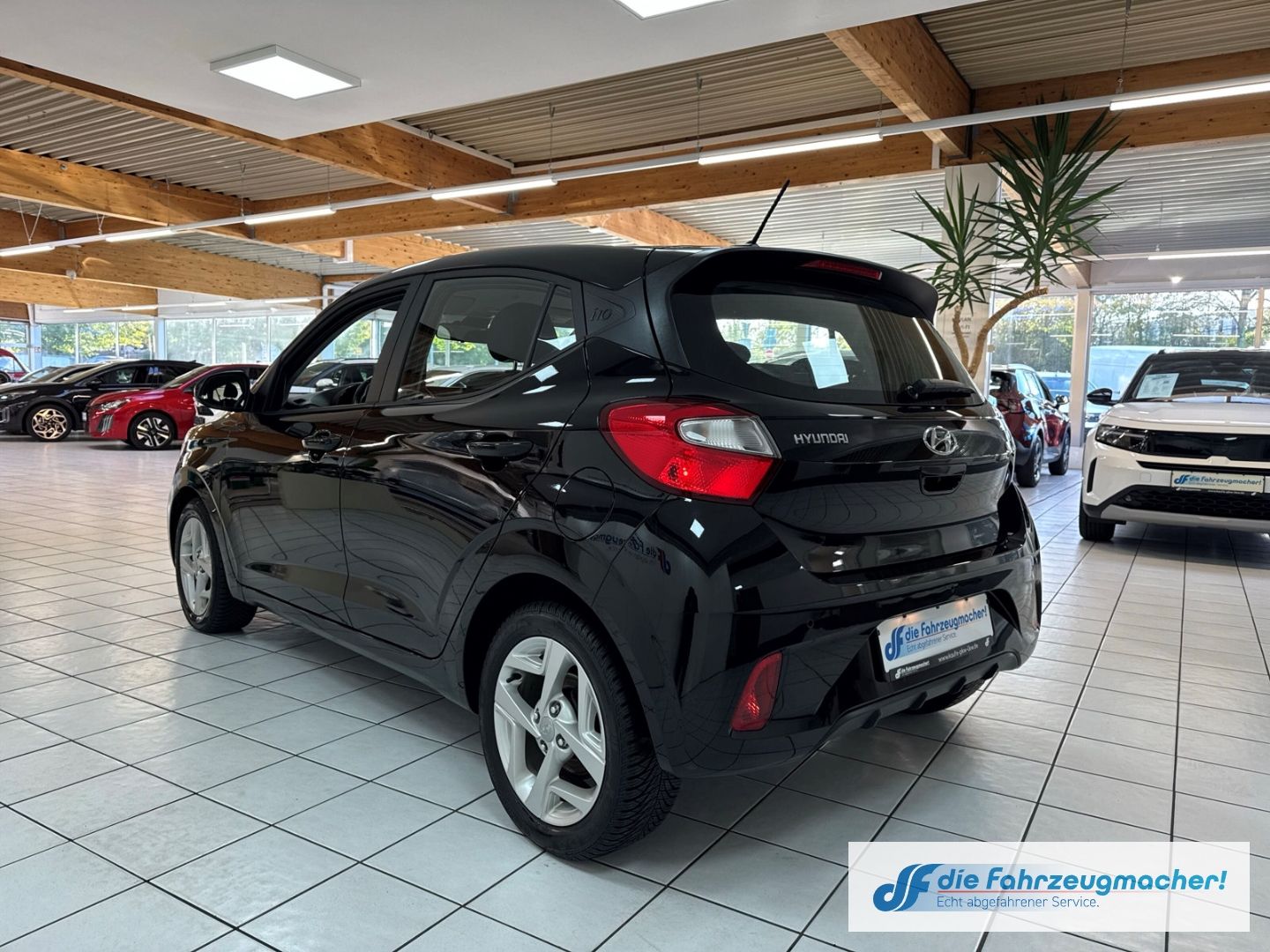 Fahrzeugabbildung Hyundai i10 Trend Navi Apple CarPlay Android Auto Musiks