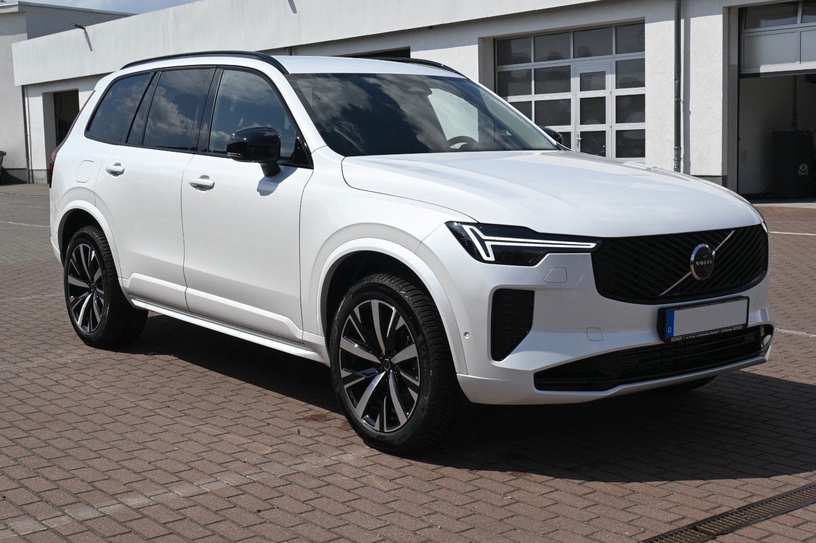 Fahrzeugabbildung Volvo XC90 T8 RC AWD Plus Dark*STDHZG*360°*ACC*AHK