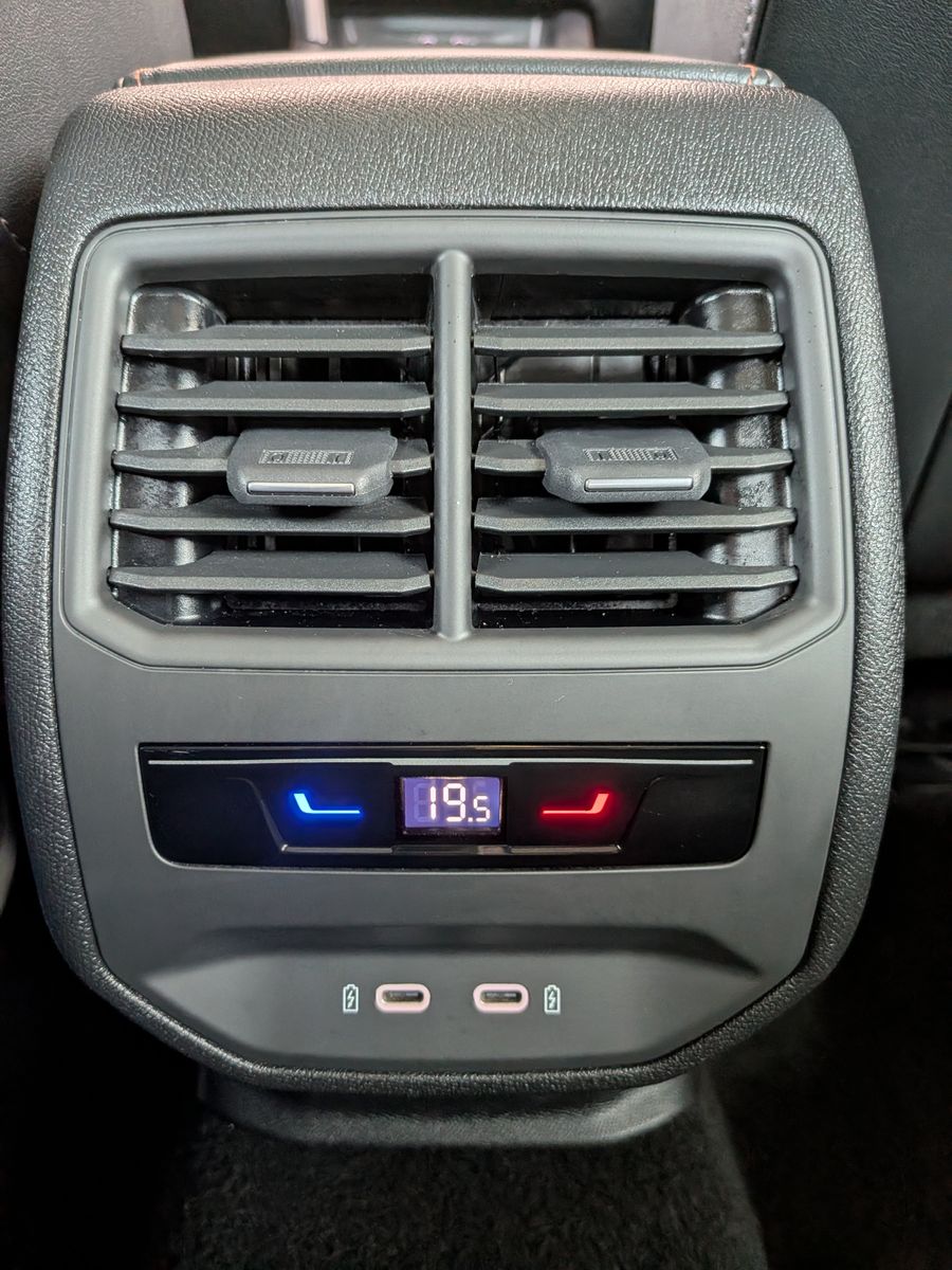Fahrzeugabbildung CUPRA Formentor 1.5 eTSI Pano Sennh DCC Matrix AHK 19"