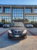 Lancia Ypsilon 1.2 Platino OK NEOPATENTATI - Lancia Ypsilon Platino mit Benzin-Antrieb