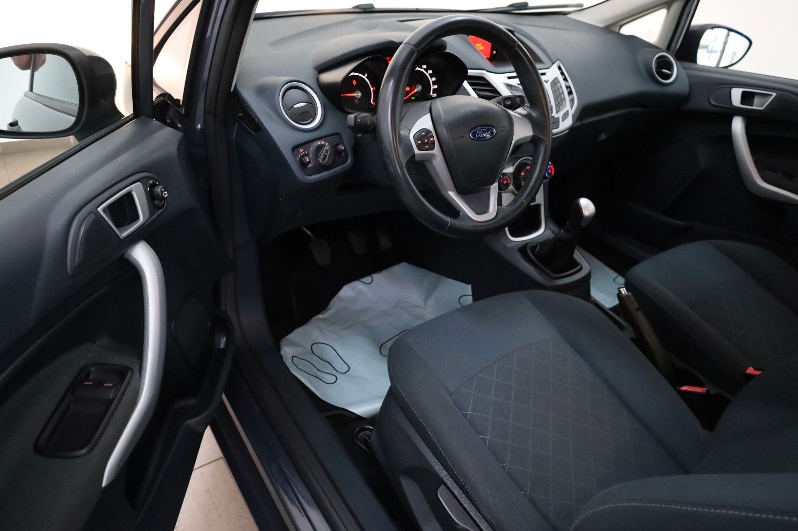 Fahrzeugabbildung Ford Fiesta Trend Klima,AHK