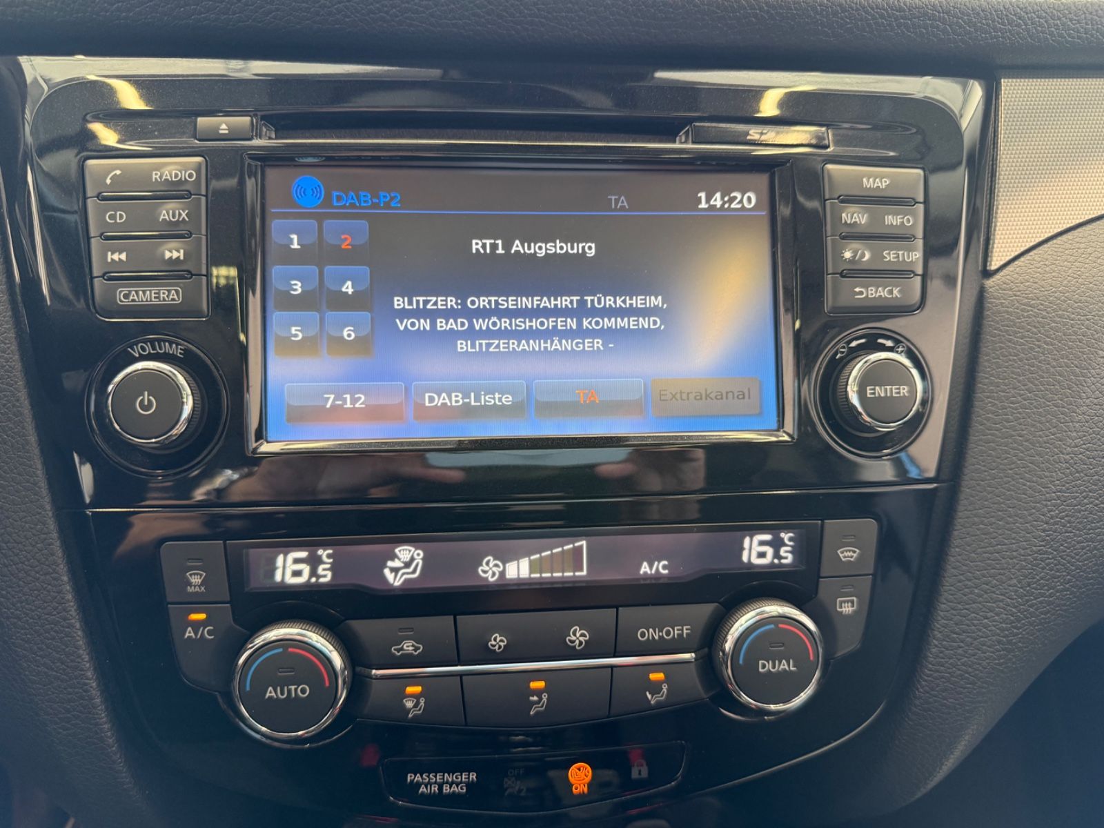 Fahrzeugabbildung Nissan Qashqai N-Connecta, 360° Kamera, Navi, Winterpa.