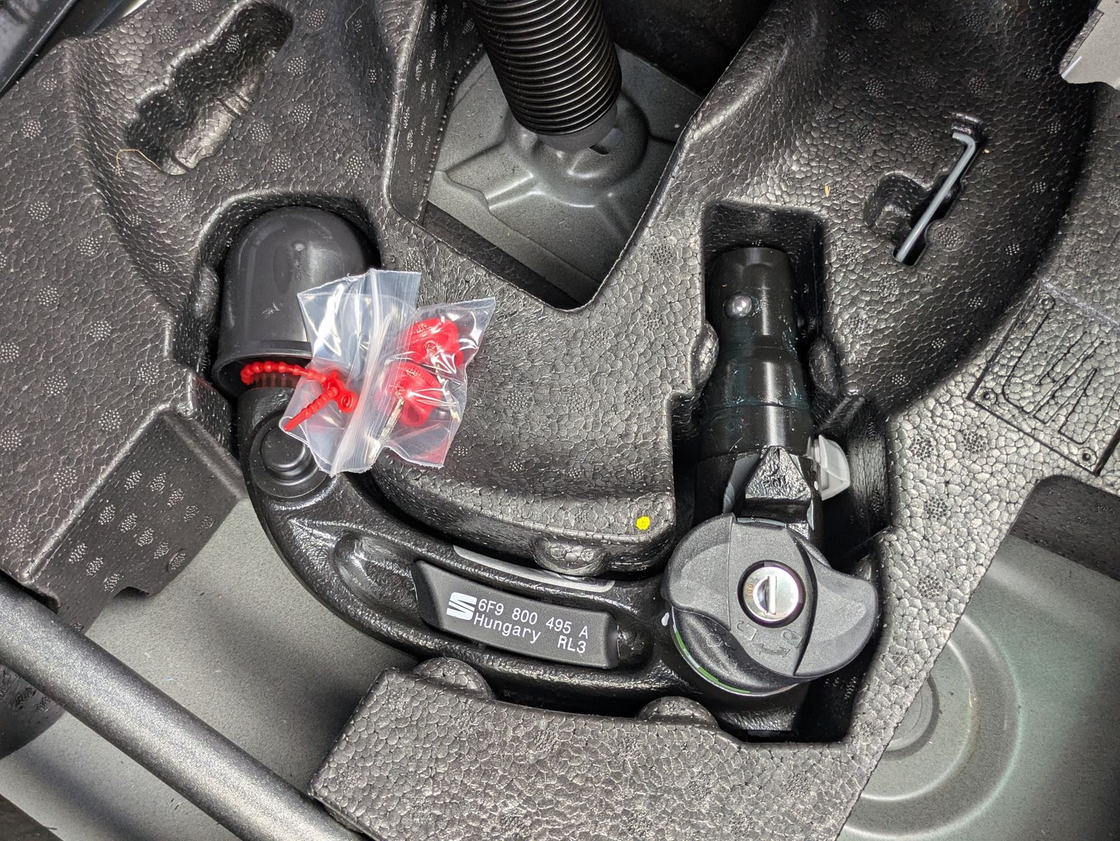 Fahrzeugabbildung SEAT Arona 1.0 TSI FR DSG AHK*ACC*LED*APP*DAB*KAMERA