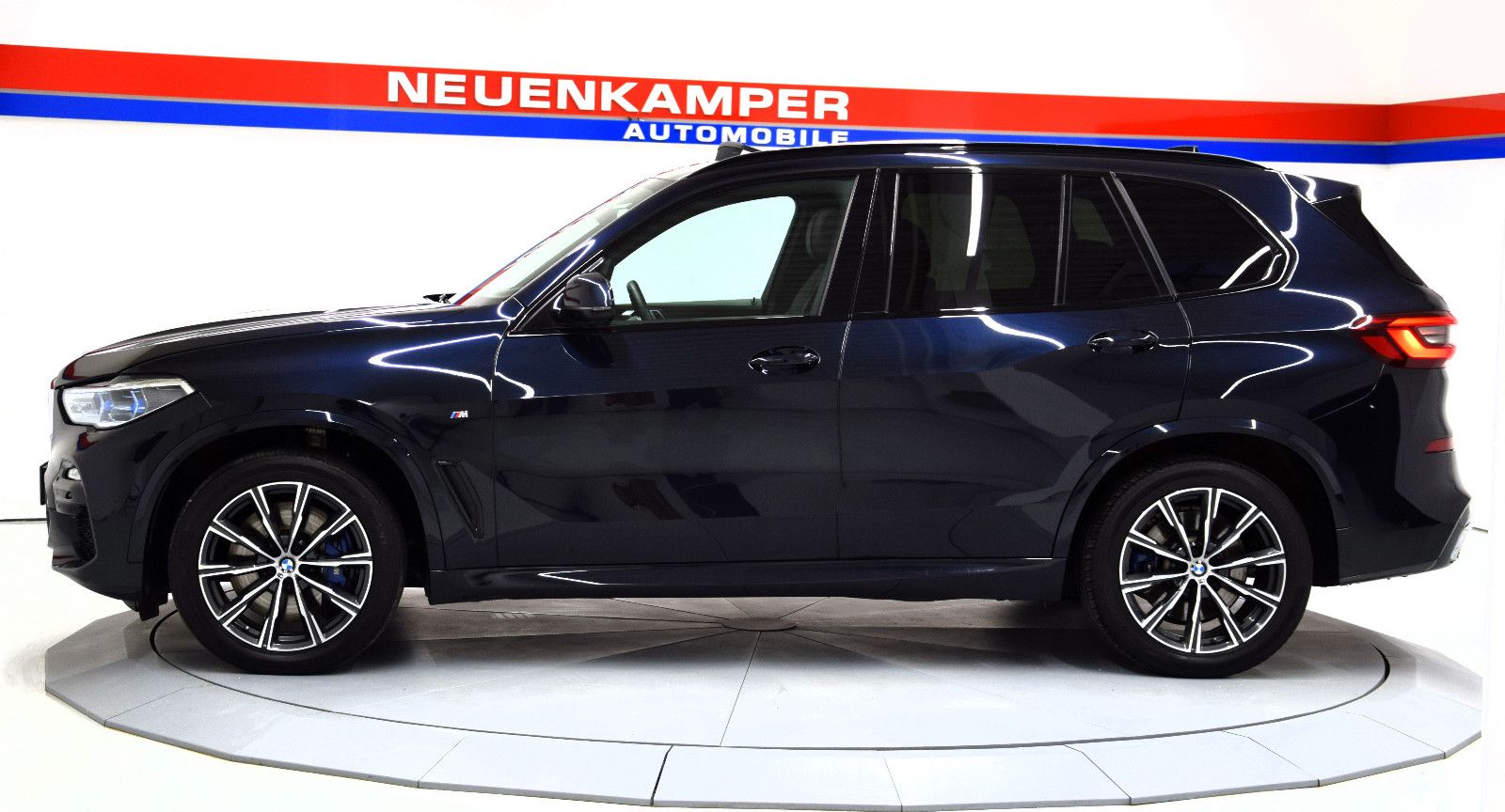 Fahrzeugabbildung BMW X5 xDrive 40d M Sport Pano ACC HuD DisplayKey