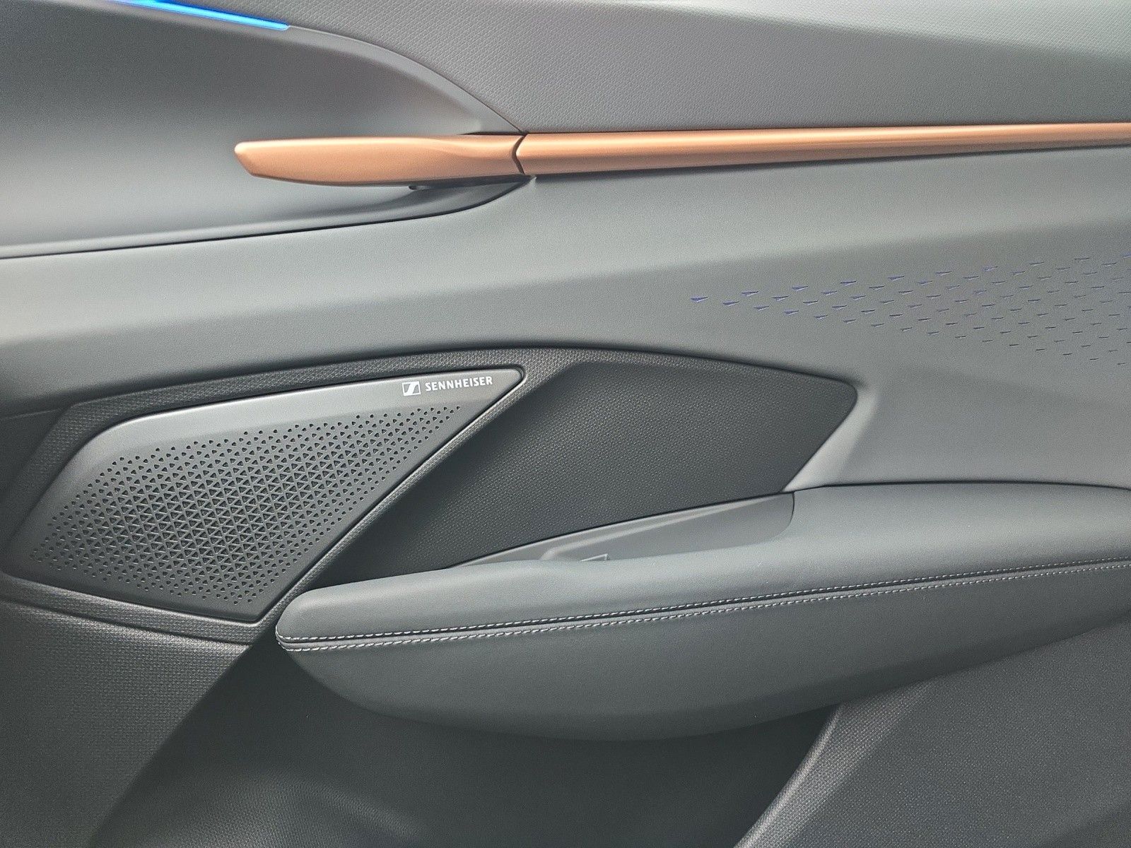 Fahrzeugabbildung CUPRA Terramar 1.5 eTSI DSG SENNHEISER/NAV/LED/ACC/TOT