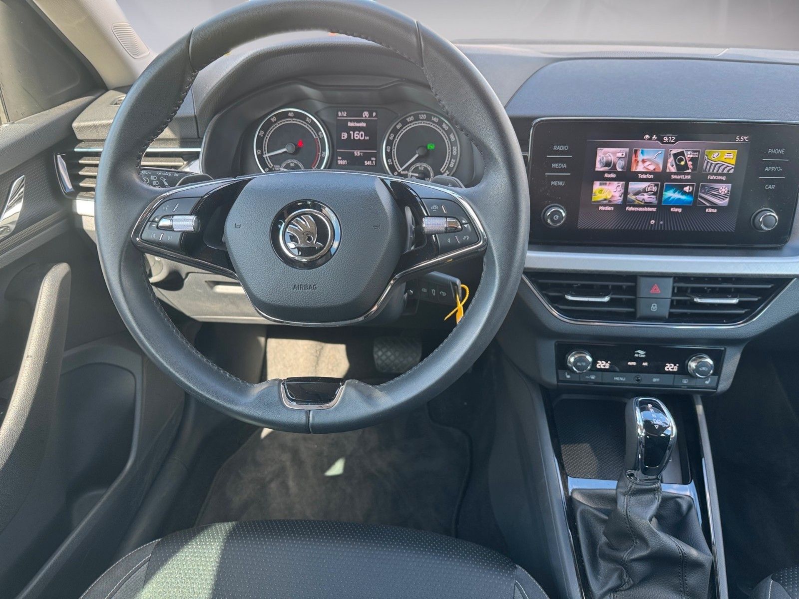 Fahrzeugabbildung SKODA Kamiq Ambition Tour 1.5 TSI