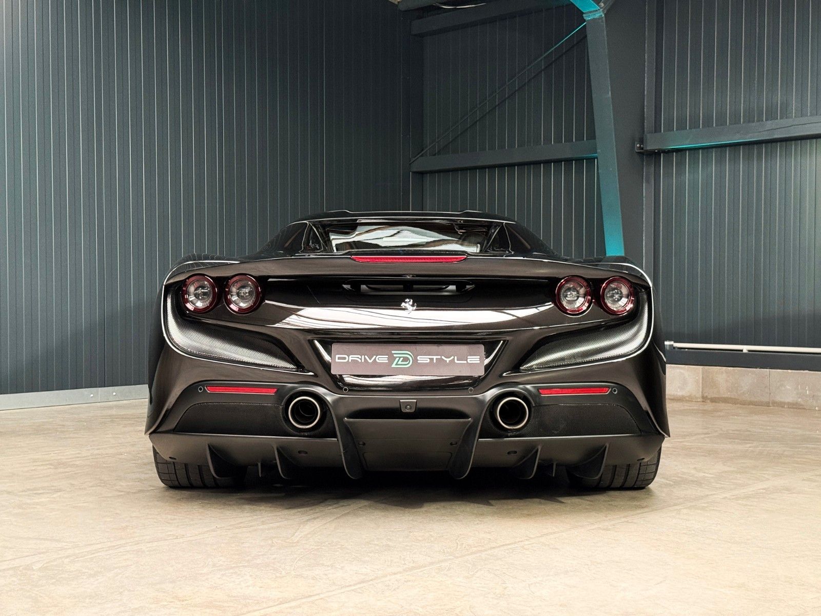 Fahrzeugabbildung Ferrari F8 Spider + Nero Daytona + Carbon + Lift + Garan