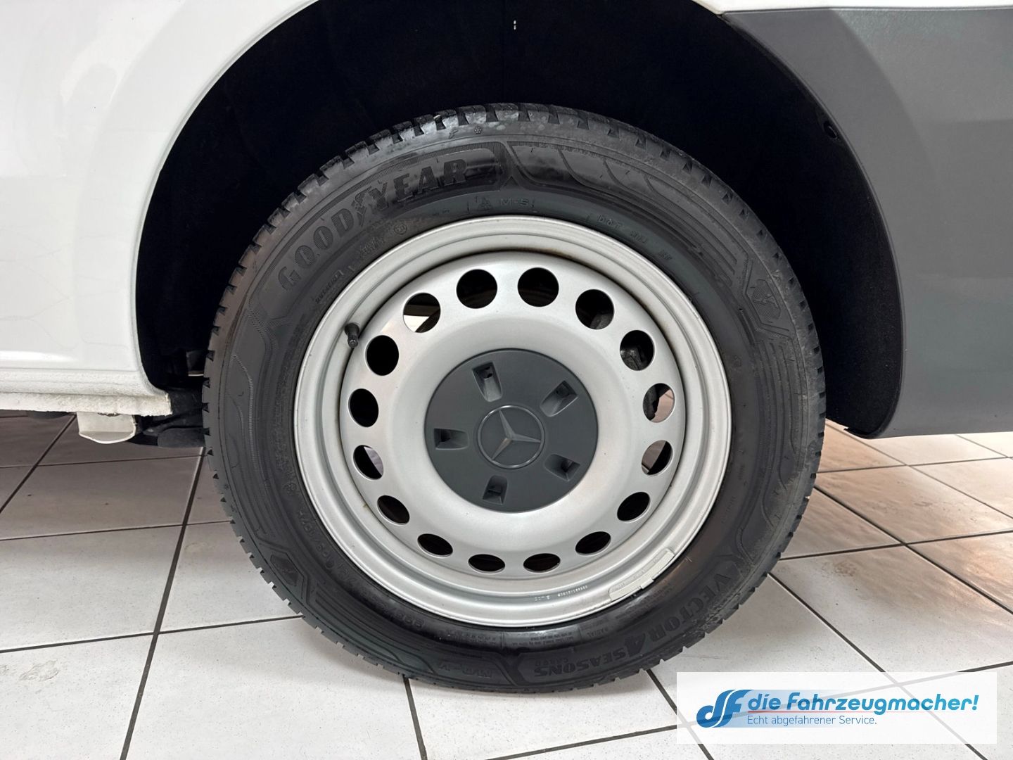 Fahrzeugabbildung Mercedes-Benz Vito Kasten e111 lang DAB SHZ Rückfahrkam. Notbr